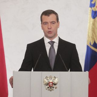 Medvédev intenta calmar protestas
