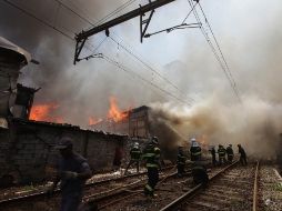 Un devastador incendio en un barrio pobre de Brasil dejó sin hogar a unas mil personas, además causó al menos una muerte. AP  /
