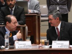 El Consejero Electoral Marco Antonio Baños y el Presidente del IFE Leonardo Valdés, durante la Sesión Extraordinaria de ayer. NTX  /
