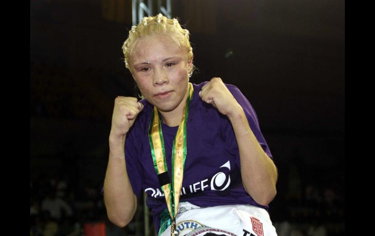 Irma Sánchez va por otra defensa ante el público tapatío. MEXSPORT  /