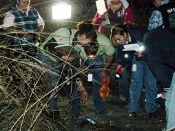 El cuerpo fue trasladado por las autoridades forenses del terreno baldío al servicio forense donde fue identificado. ARCHIVO  /