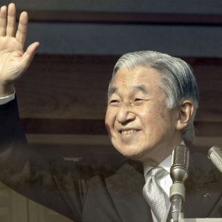 El emperador japonés, interesado por afectados del tsunami