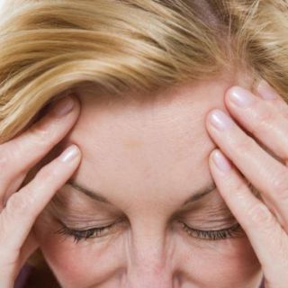 Hormona DHEA podría ayudar a mujeres en la menopausia