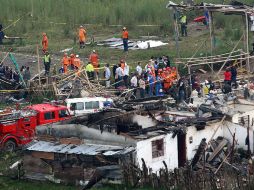 La zona fue acordonada por la policía local mientras los organismos de socorro continúan con las operaciones de rescate. AFP  /