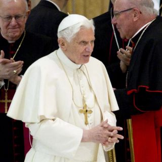 Benedicto XVI resalta la valentía del expresidente checo