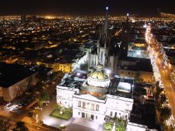 Guadalajara cuenta 78 mil lámparas para iluminar el espacio público.  /
