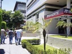 Fitch apuntó que los bancos mexicanos tienen limitada exposición directa a la delicada situación que enfrentan bancos globales.  /