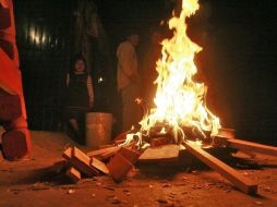Autoridades exhortan a la población a no hacer fogatas ni prender fuego dentro de los hogares en estas fiestas decembrinas.  /