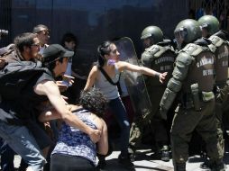 Alrededor de un millar de jóvenes universitarios marcharon pacíficamente por el centro capitalino. EFE  /