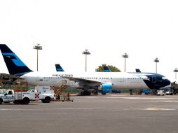 Expertos coinciden en que en el país no hay interesados en rescatar a Méxicana de Aviación. ARCHIVO  /