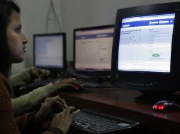 India tiene 100 millones de internautas, la base de usuarios más grande detrás de China y Estados Unidos. AP  /