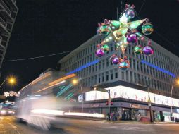 Este año, en el Centro y otros puntos, artesanos de Tlaquepaque colocaron estrellas de 14 puntas (foto).  /