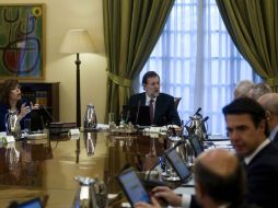 El presidente español Mariano Rajoy advirtió que si  no se alcanza un pacto, el gobierno impondrá sus propias medidas. AP  /
