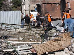 Ataques suicidas con coches bomba sacudieron Damasco y dejaron 44 muertos y decenas de heridos. AP  /