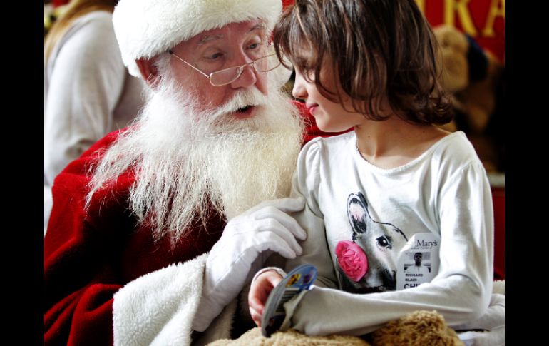 Santa de Himmelpfort, tiene un servicio de respuesta a las cartas que lleguen como mínimo diez días antes de Navidad. AP  /