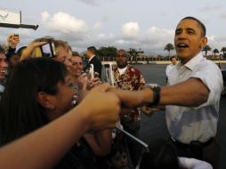 El Presidente de Estados Unidos, Barack Obama llega a la Base Aérea Hickam cerca de Honolulu, Hawái el 23 de diciembre de 2011.REUTERS  /