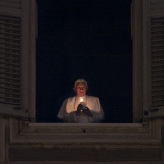 Inicia el Papa misa de Nochebuena en El Vaticano
