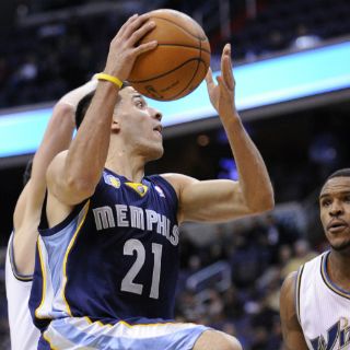 Vásquez es el nuevo compañero de Ayón en los Hornets