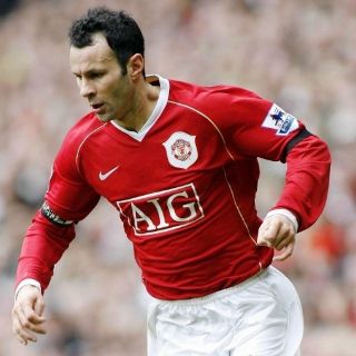 Ferguson insta a Giggs a extender contrato