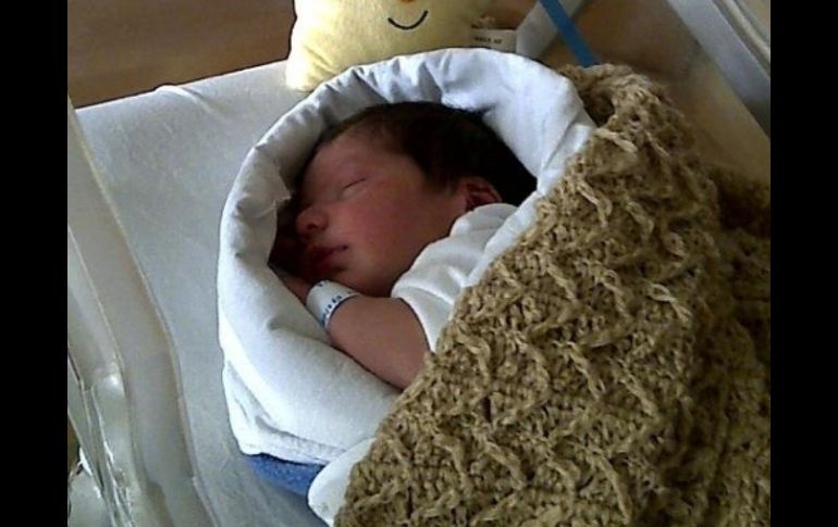 'Dios me adelantó mi Navidad' escribió Ana Bárbara al publicar la imagen en Facebook. ESPECIAL  /