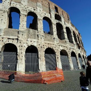 Se desprende fragmento del Coliseo de Roma