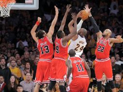 El encuentro de los Bulls y los Lakers fue el tercer partido más visto en una temporada regular de la NBA. REUTERS  /