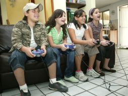Los videojeugos favorecen a que los usuarios se encuentren en lugar sano y seguro, como el hogar. ARCHIVO  /