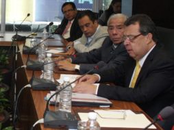 El gobernador de Guerrero, Ángel Aguirre, durante su comparecencia ante la CNDH. EL UNIVERSAL  /