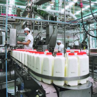 Prevén reajuste de precios tras aumento en la leche
