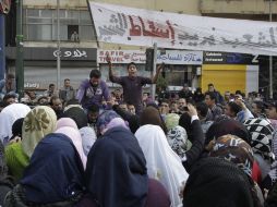 Las mujeres fueron detenidas tras participar en las protestas de la plaza Tahrir.  AP  /