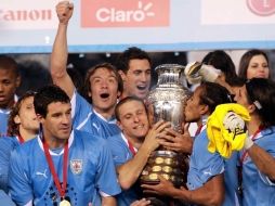 Jugadores uruguayos durante festejo, luego de ganar la Copa América 2011. MexSport  /