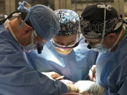 Las pacientes pueden ir a un hospital para retirarlos de forma gratuita, pero las prótesis no serán reemplazadas.  /