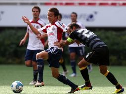 Erick Torres trata de quitarse la marca de un jugador de los Leones Negros. MEXSPORT  /
