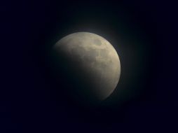 Determinarán qué hay debajo de la Luna en línea recta hasta la médula. ARCHIVO  /