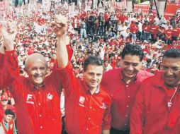 Un argumento para repetir la elección es la aparición de Wilfrido Lázaro (derecha) en un acto televisado irregularmente. ESPECIAL  /