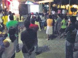 Integrantes de la Escuela Normal Rural ''Raúl Isidro Burgos'' se congregan en el Zócalo de Acapulco. NTX  /