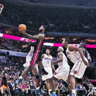 Miami logra un agónico triunfo ante Charlotte