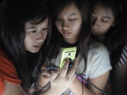 El anonimato de la mensajería instantánea propicia la falta de sinceridad. ARCHIVO  /