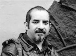 Con su relato 'Ocho mil hombres', Agustín Cadena se llevó el Premio del Sexto Continente de Relato Histórico. ESPECIAL  /