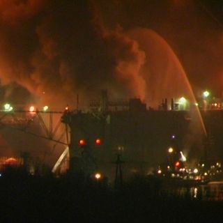 Rusia trata de apagar incendio en submarino nuclear