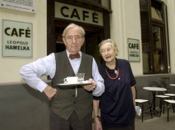 A punto de cumplir 100 años murió mientras dormía Leopold Hawelka, el dueño del famoso establecimiento que lleva su apellido. AP  /