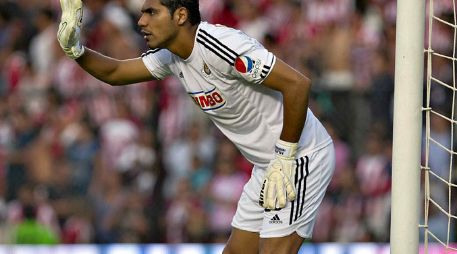 Hugo Hernández defenderá el arco de Chivas en el arranque de la temporada. MEXSPORT  /