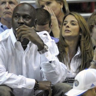Michael Jordan, comprometido con Yvette Prieto