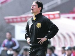 El técnico universitario Luis Alfonso Sosa señala la importancia de sumar puntos para olvidarse del tema de una vez por todas.  /