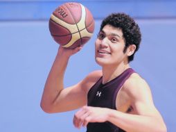 Iván Rangel Uribe, está por ingresar al basquetbol colegial estadounidense, que eventualmente lo llevaría a la NBA.  /