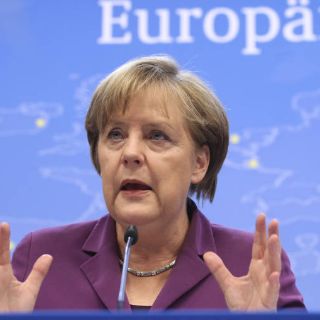 Italia niega presión de Merkel en renuncia de Berlusconi