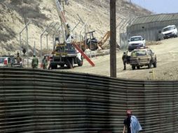 Estados Unidos planea construir 1.6 kilómetros de barda fronteriza adicional a la ya existente. ARCHIVO  /