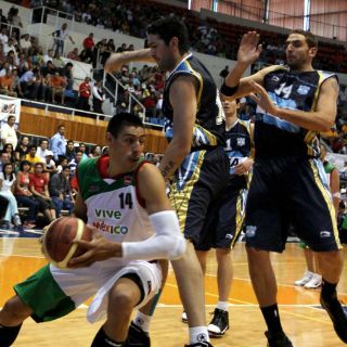 Ayón ya puede debutar con los Hornets