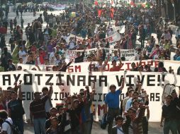 Normalistas marchando en el DF el pasado 22 de diciembre para protestar frente a la Segob. NTX  /