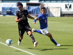 Omar Bravo (der) toma con calma su regreso al futbol mexicano. MEXSPORT  /